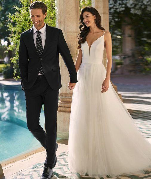 Chic Longue Tulle Col En V Jardin Robes De Mariée A-ligne Ivoire Spagehtti Bretelles Balayage Train Robe De Mariée Fermeture Éclair Dos Robe de Novia Femmes Robes