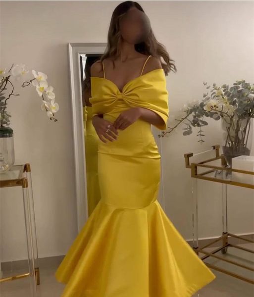 Vestidos de noche de color amarillo largo y elegante de la noche