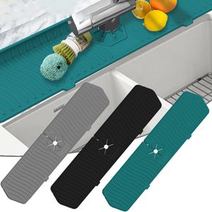 Cleaning Cloths Kitchen Faucet Absorbent Mat Silicone Sink Splash Guard Water Draining Pad Countertop Protector Placemat for Bathroom Gadgets 230421