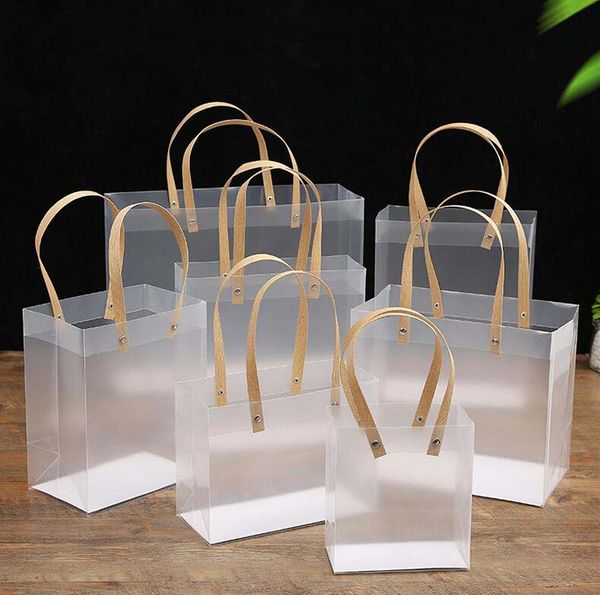 Bolsas de regalo transparentes con asas Ramo a granel Bolsa de favores de fiesta de PVC para bodas Cumpleaños Despedidas de soltera Festival Regalo Bolsas al por menor esmeriladas blancas Envoltura de la mejor calidad