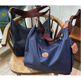 Liquidación minorista al por mayor 95% de descuento en el bolso de la versión de mujeres de alta calidad en bolsas literarias Nylon Luxury Crossbody Student Student Canvas Girls College Style for Messenger Tote