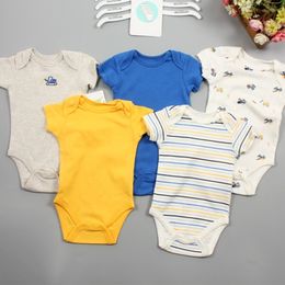 Venta de liquidación 5 unids/lote manga corta aleatoria Unisex niña algodón 0-12M recién nacido bebé niño ropa mono dibujos animados 210317