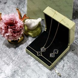 Cleef Fashion Vanclef Marque Single Flower Agate Gold Clover Collier Bracelet Boucle d'oreille 4 / quatre Bijoux de créateur pour femmes 119
