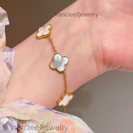 Cleef Four Leaf Clover Bracelets Four Van Designer Trèfle Bracelet Feuille Bijoux 4 Clef Femmes Charme Bracelet Double Face Fleurs Herbe Coquillages Titane Acier Nouveau Fiv