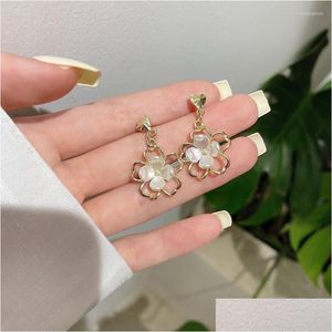 Clip-On Vis Dos Boucles D'oreilles Coréenne Résine Fraîche Petite Coquille Blanche Fleur Clip Sur Pas De Piercing Pour Femme Polyvalente Oreille Creuse Dr Dh6Lj