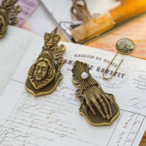 Clips 1PCS Retro Pearl Lady Handface Paper Clips Journal Notebook Decoration Cute Shot Props Brass Planner Clips Stationary Supplies