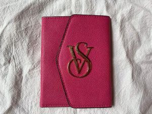 Clips vs Fuschia Trifold Passport Cover Case Travel Wallet Credit Card