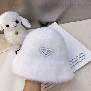 Clooch Designer Corean Fashion Plux de pêcheur en peluche pour les femmes à peau nue, couvrant le visage en automne et hiver, cheveux de lapin blanc, chapeau de seau, polyvalent à la mode 0nd1