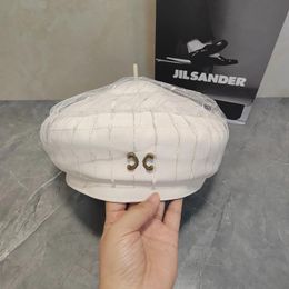 Cloches de luxe de paille de paille de baseball chapeau mateuse beauté chapeau de femme fashion fashion fashion beret féminin une variété de styles à choisir parmi