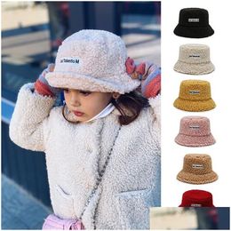 Cloches Winter Baby Girl Boy Bucket Hat Cute Lamb Wool Letter Kids Fisherman vaste platte tophoeden kinderen buiten dikke warme zon druppel dhlen