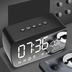 Clocks Digital Clock A5 Digital Alarm Clock Am FM Radio avec grand affichage Night Lights Snooze (noir)