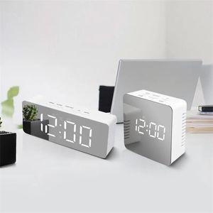 Klokken LED Wall Clock Watch Modern Brief Design 3D Diy Electronic Large Mirror Table Alarmklokken Kinderkamer date Tijd Desk Clock 2