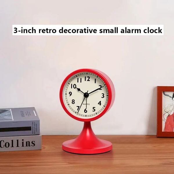 Clocks Nordic Metal Round Alarm Clock, Vintage Creative Table Horloge de table silencieuse, Horloge de nuit de chevet d'étudiant, décor de chambre, décoration intérieure