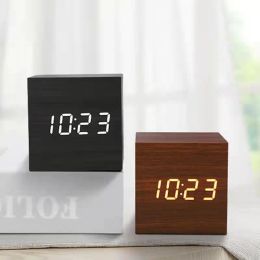 Relojes calificados de la alarma de led de madera de madera de madera de madera retro de la mesa de escritorio de la mesa del escritorio del escritorio del escritorio de la voz herramientas de escritorio