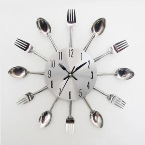 Horloges en gros nouveau Design cadeaux heureux mode créative Design moderne argent couverts ustensile de cuisine horloge murale cuillère fourchette horloge