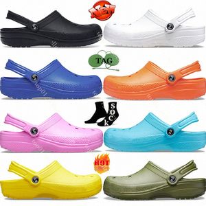 Zuecos de diseñador Sandalias diapositivas hombres clásicos triple negro blanco azul marino rosa rojo caqui azul verde pinkycolor impermeable Shoesmens mujeres zapatillas e7jN #