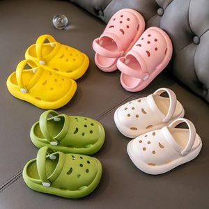 Klompen Jongens Meisjes Zomer Kinderen Kinderen Gat Schoenen Baby Indoor Slippers Antislip Strand Sandalen Peuter Thuis Schoenen Baby 240312