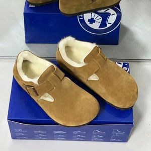 2024 Nouvelles femmes Sandals Cork Clogs Designer Mens Vintage Leather Flat Slipper Tazz Suede Plateforme Sliders Chaussures Casual Boston Boston Outdoors Beach Mule Slide Lady With Box
