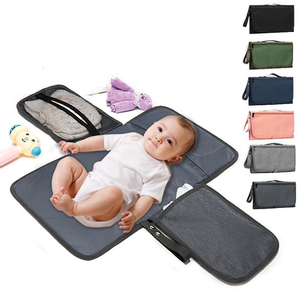 Couches en tissu Matelas à langer portable pour bébé avec poches Kit de station de voyage étanche Cadeaux 230909