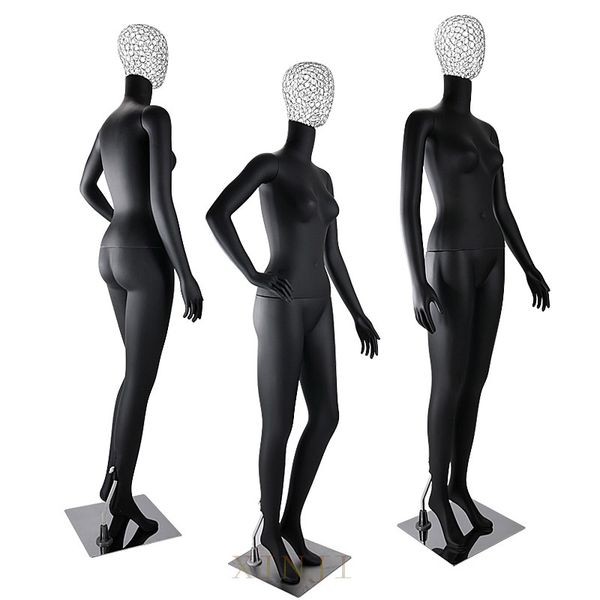 Vêtements femmes humaines debout Mannequin noir mat femme modèle complet du corps mannequin femmes affichage