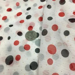 Tissu de vêtements 2024 Telas De Algodon Para Patchwork estampage couleur blanc mousseline de soie tricot taille du tissu points rouges et noirs le long de la fibre