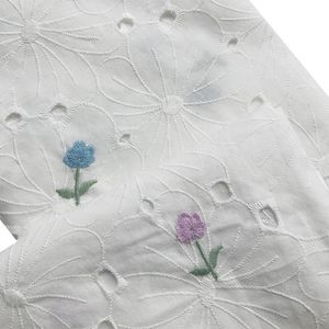 Encaje de ojal bordado floral de algodón blanco suave de tela de ropa para vestido por metro