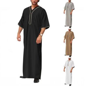 Vêtements Islamic Kaftan Men Half mandeve Couleur continue V Couche Musulman Vêtements décontracté Pakistan Saudi Ara Dubai Jubba Thobe Plus taille