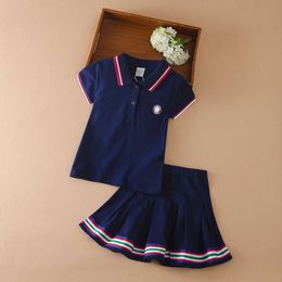 Kledingset Kleding 2023 Nieuwe kinderen Polo T -shirt+rok voor Little Girls 2 stuks Pakken Kinderen TENNIS SPORTWEAR L2405