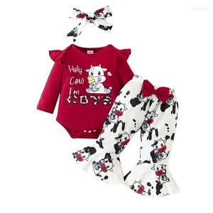 Kledingsets 0-18 maanden Babymeisjeskleding 3 stks Outfits Leuke koeienbrief Tops lange mouwen uitlopende broek met haarband babyset