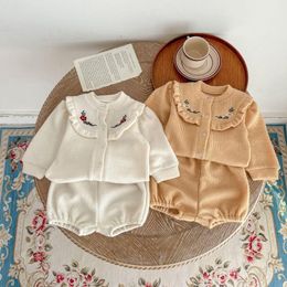 Kledingsets 0-3y geboren babymeisje mode-borduurwerk vid peuter vintage bloem gebreide kledingjacht sling bodysuit veer schattige kleren