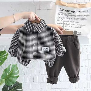 Kledingsets 0-6 jaar oude kinderjonsen Kleding Suits Plaid Rapel Kinderjongen Polo shirt lange mouwen shirt broek 2-delige set Y240515