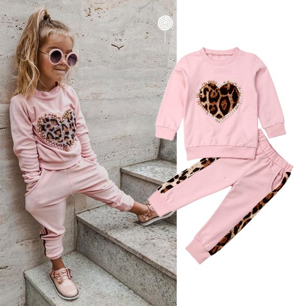 Conjuntos de ropa 1 5 años Otoño Invierno niño pequeño niños niñas ropa chándal rosa manga larga leopardo Tops pantalones trajes 230807