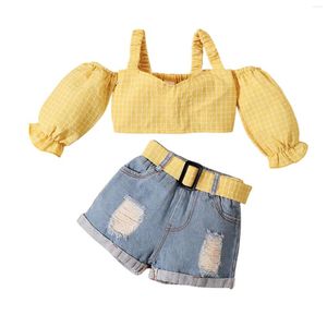 Kledingsets 1-5t Fashion Summer Kids Babymeisjes Kleding Set Yellow Off Shoulder Puff Sleeve Crop Tops gescheurde denim shorts