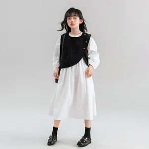 Set di abbigliamento da 10 a 12 anni Gonne per ragazze Completo completo Abito bianco a maniche lunghe Gilet nero Abiti stile elegante coreano giapponese