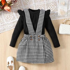 Kledingsets 2-7 jaar Kid Girl Black Stripe Lange Mouw Plaid Riem rok Set Fashion Cute All Match Wear Autumn Winter Party Outifit Y240412