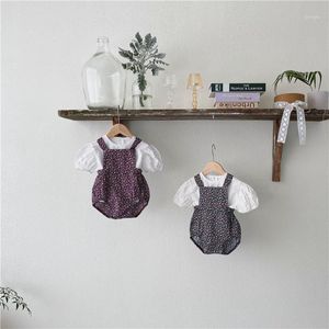 Kleding sets 2022 zomer geboren baby baby meisje mode kleding set effen bladerdeeg mouw shirt + kind losse bloemen bib broek 2pcs