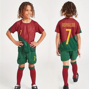 Set di abbigliamento 2023 24 Arrivo Portogallo Jersey Kid Soccer Ronaldo 7 per adulto Kit 231007