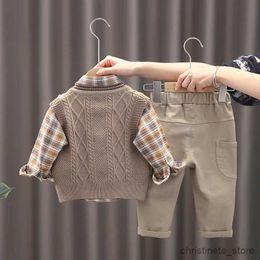 Conjuntos de roupas 2023 outono bebê menino roupas conjunto de malha roupas outono inverno cor sólida malha colete + calças compridas + xadrez turndown colarinho camisa 3pcs R231215