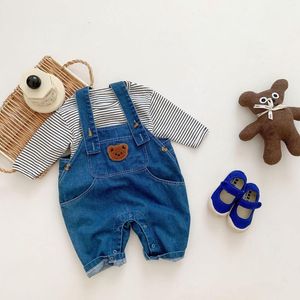 Kledingsets 2023 herfst babymeisje kleren set schattig beren borduurhoedendegen overalls en gestreepte katoenen t -shirt baby jongens pak