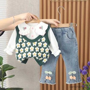 Kledingsets 2023 Herfst Stijl Baby Meisje 3 STKS Kleding Set Bloem Trui Vest Lange Mouw Revers Shirt Jeans Baby peuter Meisje Pak R231107