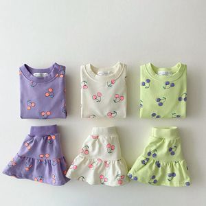 Ensembles de vêtements 2023 été fille vêtements ensemble imprimé cerise à manches courtes t-shirt jupes 2 pièces costume enfant en bas âge 1 5 ans enfants infantile tenue 230731