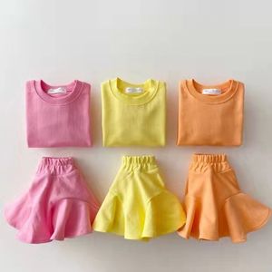 Ensembles de vêtements 2023 été filles vêtements ensemble couleur bonbon à manches longues sweats jupes bébé 2 pièces costumes 15 ans enfants infantile fille tenue 230327