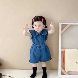 Kledingsets 2023 Zomer nieuwe meisjes mouwloze kleding set baby Peter pan kraag denim tops + shorts 2pcs pak peuter girl outfits h240423