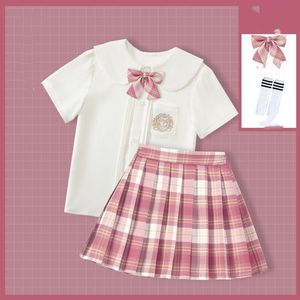 Kledingsets 2023 Teenage Girls Kledingpak Uniform Spring Summer Kinderen Mouw T -shirt Top rok 2 stks Set Little Girl Korte rok 230520