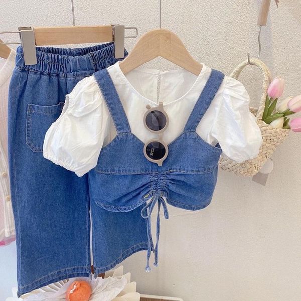 Conjuntos de ropa 2024 Llegada Niñas Moda Traje de mezclilla Suspender Camiseta Pantalones Conjunto de 3 piezas Ropa para niños Trajes de vacaciones