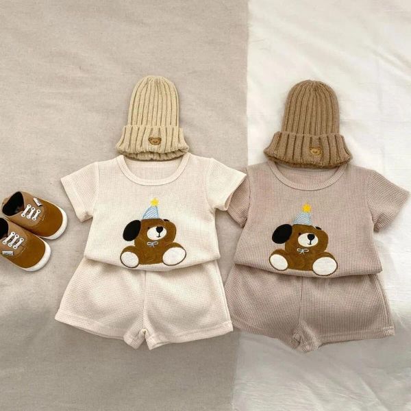 Ensembles de vêtements 2024 Set d'été des garçons de style coréen: Baby garçon bébé Bébé mignon T-shirt à manches courtes brodées et shorts 2 pièces