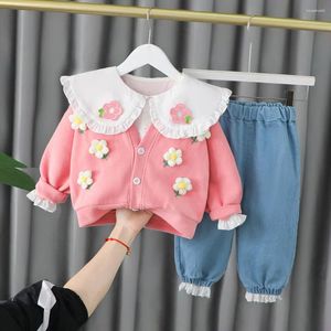 Ensembles de vêtements 2024 printemps automne enfants fille 3pcs ensemble fleur tricoté cardigan manteau chemises en coton jeans pantalons bébé vêtements costume