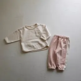 Ensembles de vêtements 2024 Spring bébé à manches longues Vêtements de vêtements pour garçons infantile Girl Sweat-shirt de poche solide 2pcs costume pour tout-petit