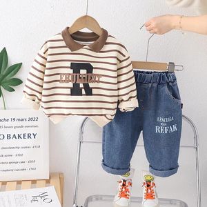 Ensembles de vêtements 2024 Printemps Bébé Tenues pour enfants Lettre rayé Pull à manches longues T-shirts et pantalons Costume décontracté 18 mois Garçon