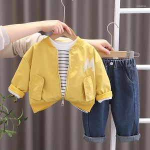 Ensembles de vêtements 2024 Spring Western Baby Boy Vêtements de luxe Designer 1-5T Lettre Vestes Cardigan T-shirts Blancs Jeans 3PCS